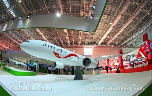 中俄遠(yuǎn)程寬體客機模型首次亮相國際航展 攝影:王脊梁 中俄遠(yuǎn)程寬體客機模型首次亮相國際航展 攝影:王脊梁