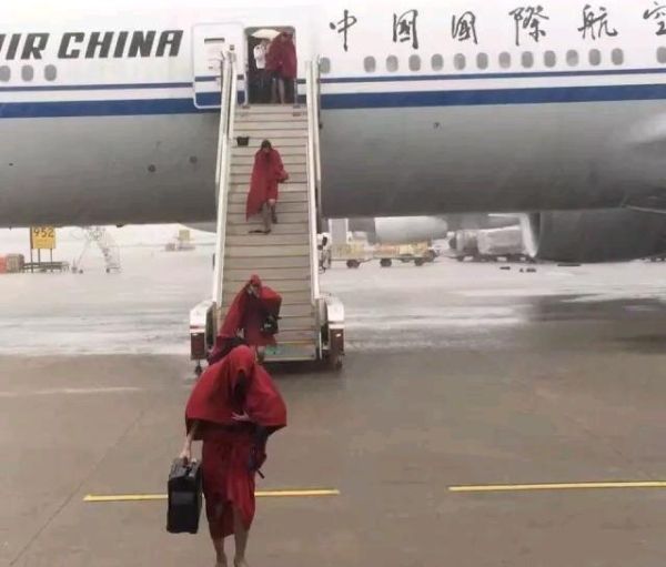 風再大雨再急,不忘旅客安全與舒適!這就是民航人 風再大雨再急,不忘旅客安全與舒適!這就是民航人